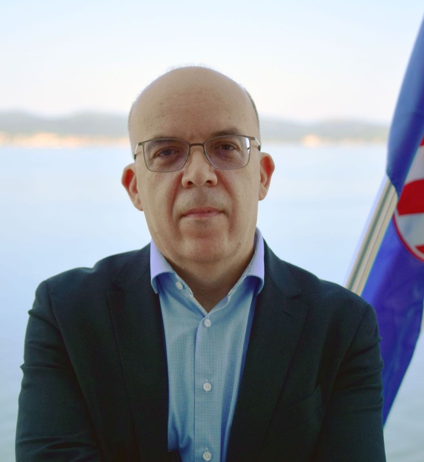 Prof. Zvjezdan Penezić